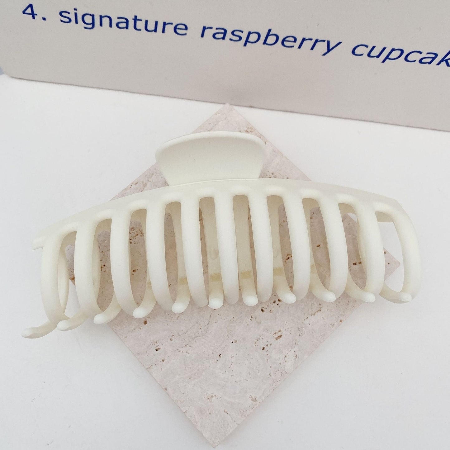 Sweet Scrub Color Acrylic Grasp Clip Simple Oval Hollow Leopard Grasp Hair Crab for Women Makeup Bath Hair Accessories