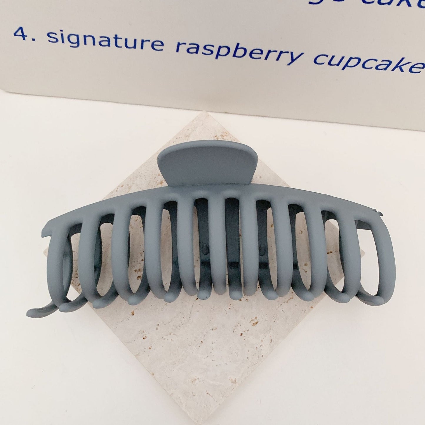 Sweet Scrub Color Acrylic Grasp Clip Simple Oval Hollow Leopard Grasp Hair Crab for Women Makeup Bath Hair Accessories